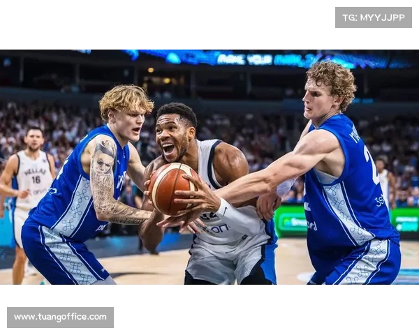 字母哥的国籍与成长历程揭秘：从希腊到NBA的传奇之路